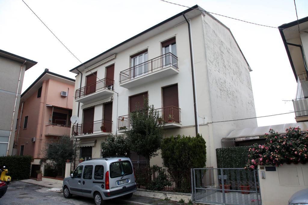 Apartmán A Casa Di Simone A Viareggio Exteriér fotografie